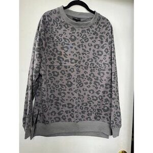 OVERSIZED NURSING SWEATSHIRT WITH SIDE SLITS- GRAY LEOPARD